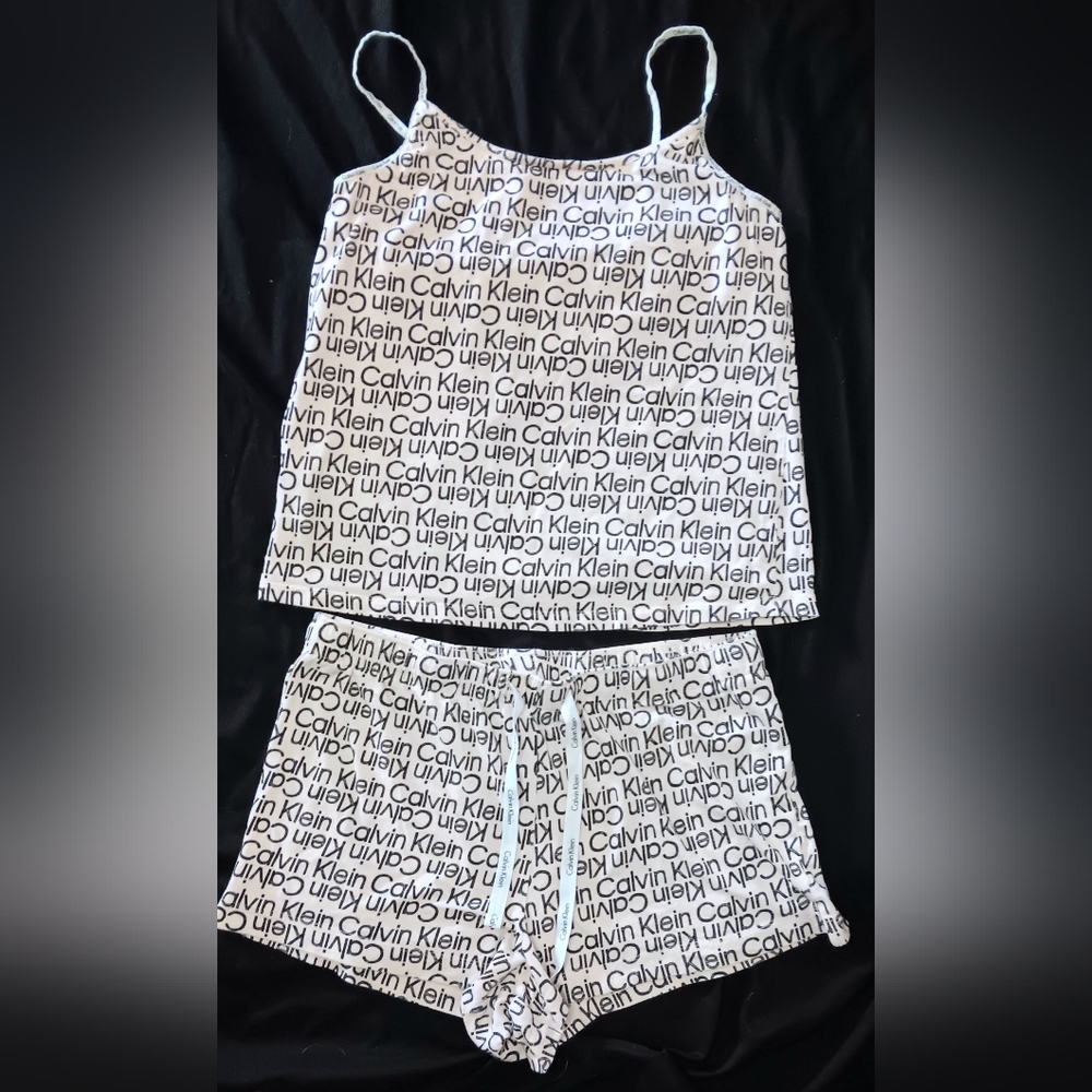 Calvin Klein Women's Black and White Logo Top